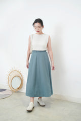 Ivory knit vest in pleats open back