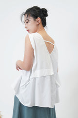White vest with details pleats hem