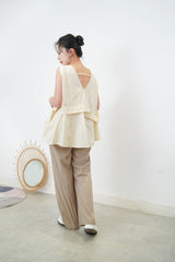 White vest with details pleats hem