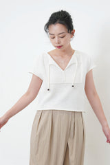 White knit v neck crop top