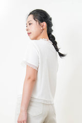 White texture top w/ mesh ruffle trimming