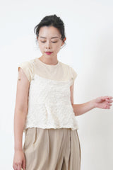 White minimal vest in round hem