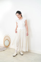 White stripes texture blouse in balloon sleeves