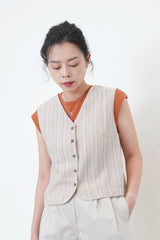 Butter minimal vest in round hem