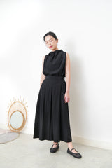 Black vest w/ gather collar strings