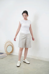 White minimal vest in round hem