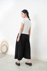 White minimal vest in split hem