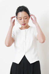 White minimal vest in split hem
