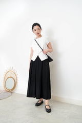 White thin knit top w/ rolled collar