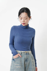 Blue loose turtle neck inner