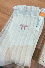 Ivory texture pattern socks w/ ribbon