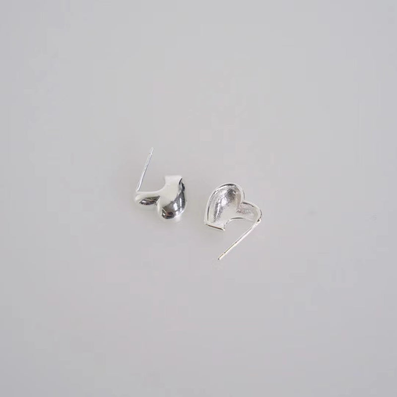 Silver heart shape earrings in cross section