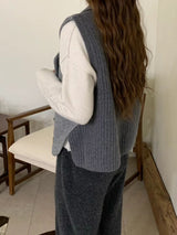 Grey wool vest in wool knit back