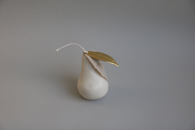 Bees wax candle in pear shape (Ivory)