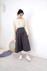 Grey buttons skirt w/ outline stitching