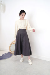 Grey buttons skirt w/ outline stitching
