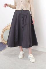 Grey buttons skirt w/ outline stitching