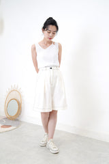 White chino short in outline stitching