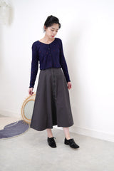 Grey buttons skirt w/ outline stitching