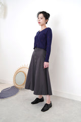 Grey buttons skirt w/ outline stitching