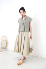 Oatmeal detail pleats skirt in side buckles