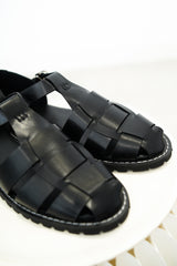 Black straps sandals w/ outlined stitches