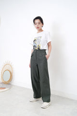 Dark green straight cut trousers w/ detail pockets