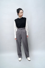 Grey pleated trousers w/ detail buckle