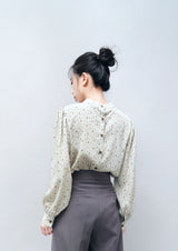 Grey pleated trousers w/ detail buckle