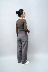 Grey pleated trousers w/ detail buckle