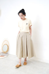 Cream embroidery top in elastic hem
