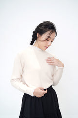 Ivory knit top w/ lace fringe detail