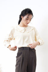 Ivory cotton blouse in details ruffle collar