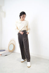 Ivory cotton blouse in details ruffle collar