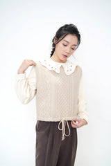 Ivory cotton blouse in details ruffle collar