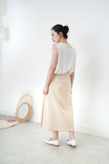 Cream pleats skirt w/ buttons
