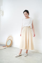 Cream pleats skirt w/ buttons