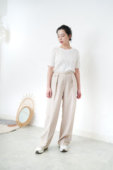 Beige pleats trouser w/ side pocket