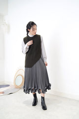 Grey pleats skirt in petal hem