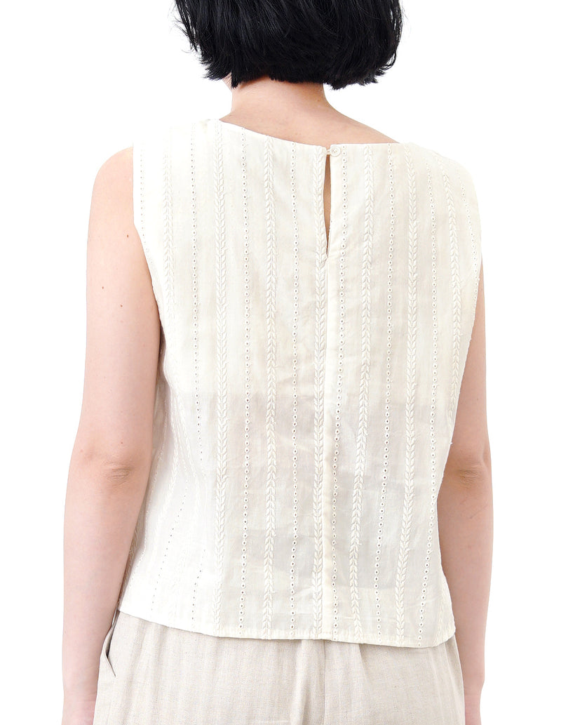 Cream vest in embroidery pattern