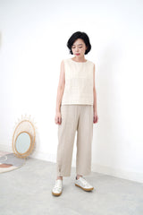 Cream vest in embroidery pattern