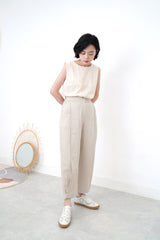 Cream vest in embroidery pattern