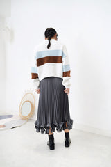 Grey pleats skirt in petal hem