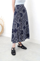 Navy pattern skirt in pleats details