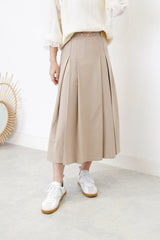 Beige pleats skirt w/ detail thin belt