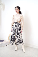 Flare cut skirt in Ink painted print