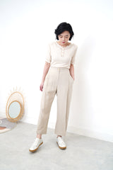 Nude outlined details button top