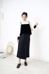 Ivory knit top w/ contrast buttons cuff