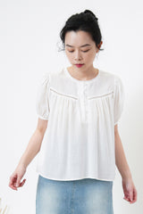 White blouse in balloon sleeves
