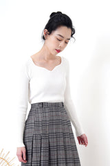 White soft thin sweater in wave collar